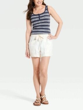 White Drawstring Elastic Waist Shorts NWT XL UNIVERSAL THREADS